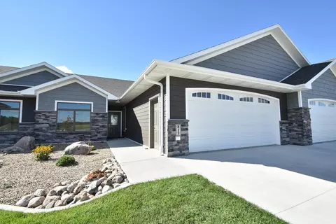 813 Colony Pt, Bismarck, ND 58503 photo 1