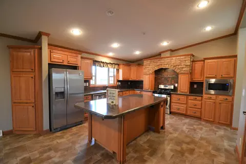 1936 Valley Dr S, Mandan, ND 58554 photo 3