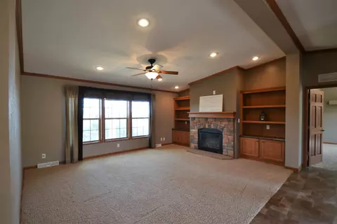 1936 Valley Dr S, Mandan, ND 58554 photo 5