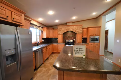 1936 Valley Dr S, Mandan, ND 58554 photo 30