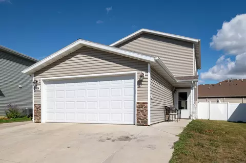 1054 Madison Ln, Bismarck, ND 58503 photo 14