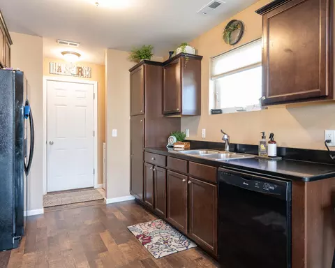 1054 Madison Ln, Bismarck, ND 58503 photo 3