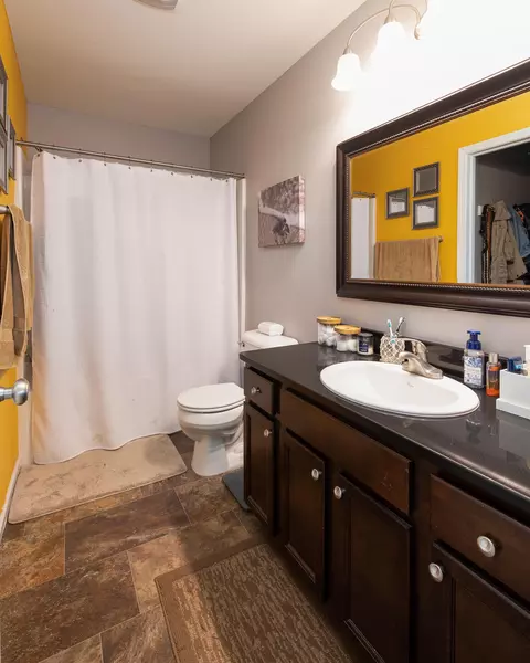 1054 Madison Ln, Bismarck, ND 58503 photo 9