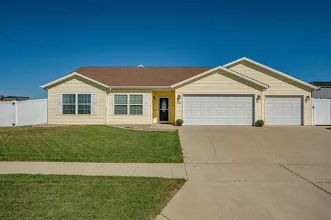 914 Calvert Dr, Bismarck, ND 58503 photo 1