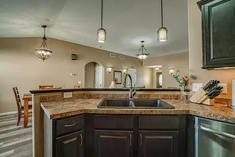 914 Calvert Dr, Bismarck, ND 58503 photo 14