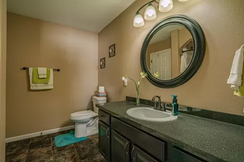914 Calvert Dr, Bismarck, ND 58503 photo 21