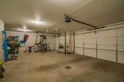914 Calvert Dr, Bismarck, ND 58503 photo 28