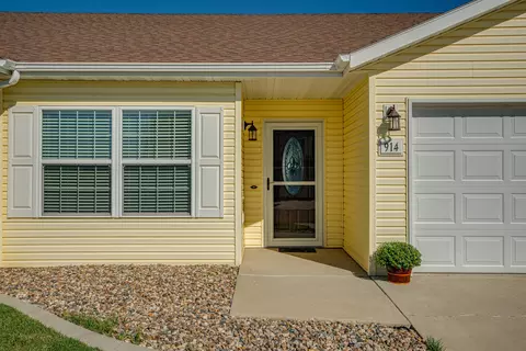 914 Calvert Dr, Bismarck, ND 58503 photo 4