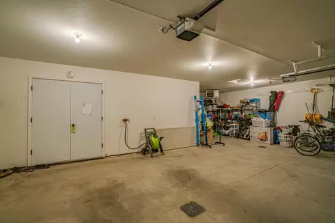914 Calvert Dr, Bismarck, ND 58503 photo 29
