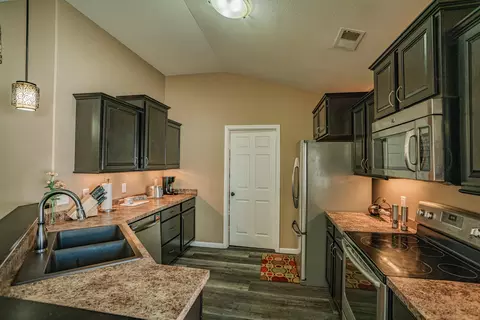 914 Calvert Dr, Bismarck, ND 58503 photo 13