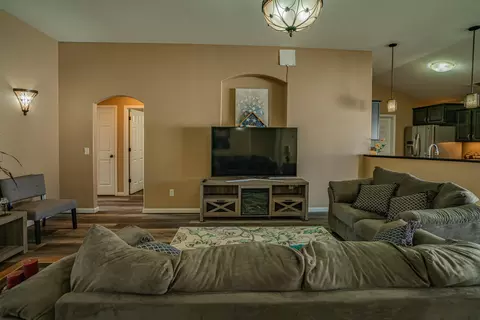 914 Calvert Dr, Bismarck, ND 58503 photo 9