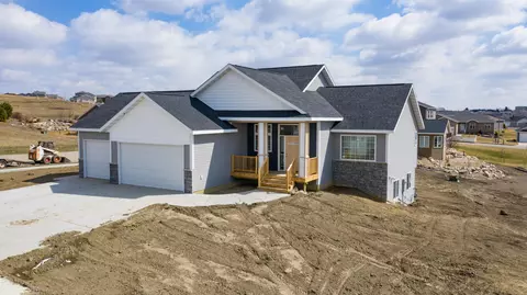 4627 Marsh Hawk Dr, Bismarck, ND 58503 photo 1