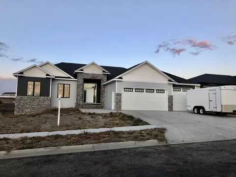515 Flint Dr, Bismarck, ND 58503 photo 1