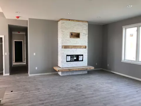 515 Flint Dr, Bismarck, ND 58503 photo 4