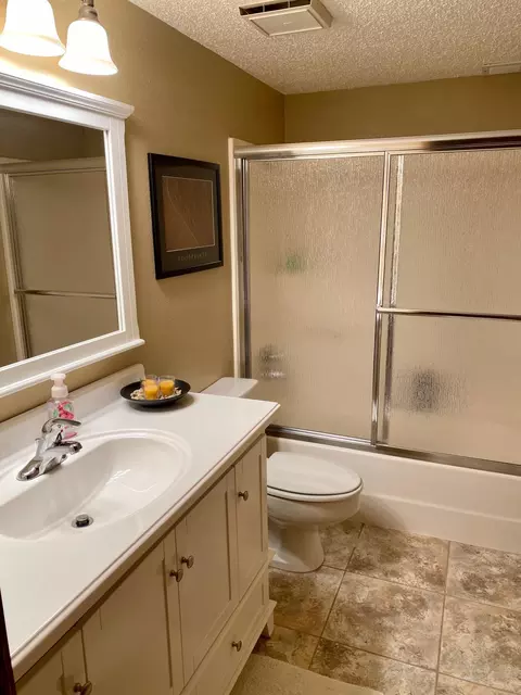 212 Edmonton Dr, Bismarck, ND 58503 photo 32