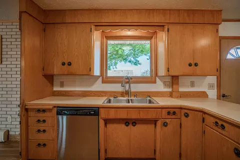 908 3rd St NW, Mandan, ND 58554 photo 9
