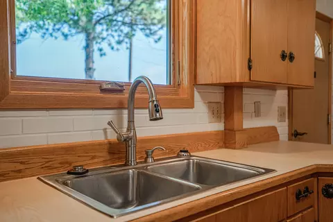 908 3rd St NW, Mandan, ND 58554 photo 5