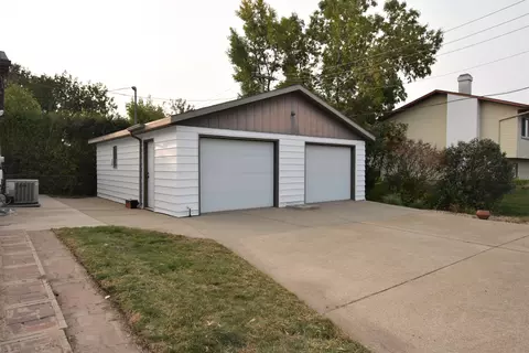 302 Easy St, Bismarck, ND 58504 photo 29