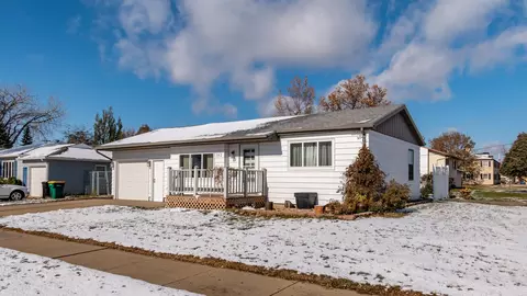 302 Easy St, Bismarck, ND 58504 photo 1