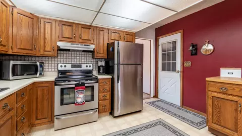302 Easy St, Bismarck, ND 58504 photo 2