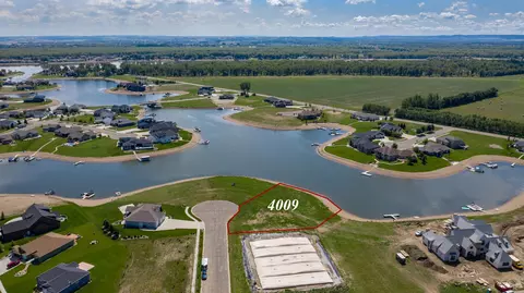 4009 Beachfront Pl SE, Mandan, ND 58554 photo 2