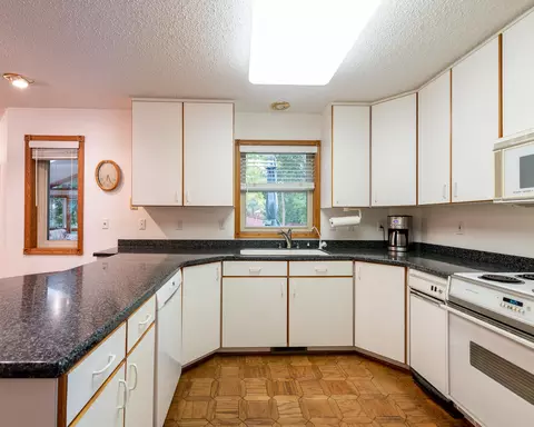 775 Munich Dr, Bismarck, ND 58504 photo 11