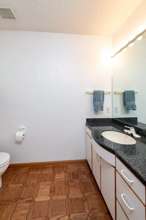 775 Munich Dr, Bismarck, ND 58504 photo 22