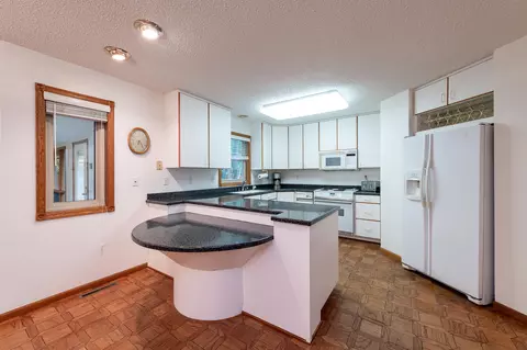 775 Munich Dr, Bismarck, ND 58504 photo 9