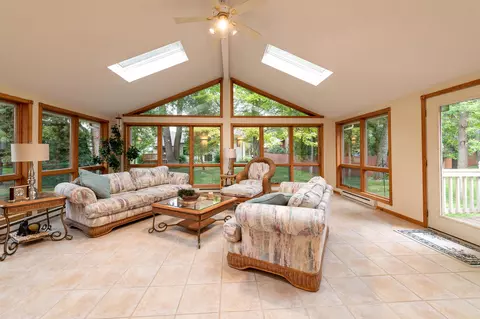 775 Munich Dr, Bismarck, ND 58504 photo 2