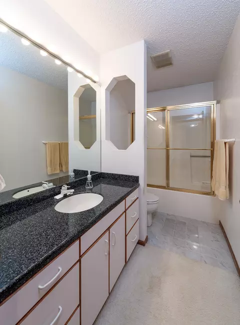 775 Munich Dr, Bismarck, ND 58504 photo 21