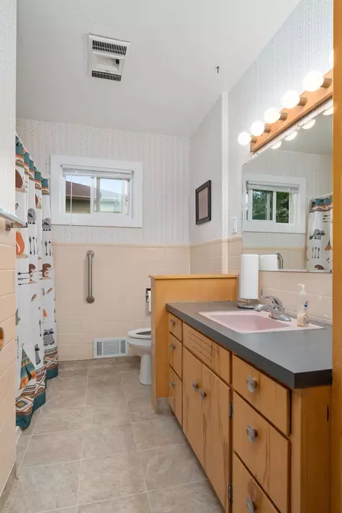 1518 Harmon Ave, Bismarck, ND 58501 photo 9