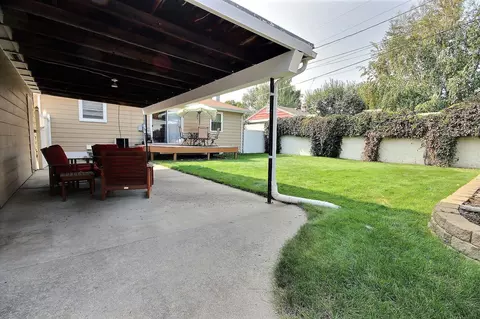 1714 D Ave E, Bismarck, ND 58501 photo 2