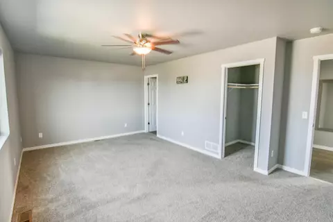 601 Cobblestone Loop SW, Mandan, ND 58554 photo 13