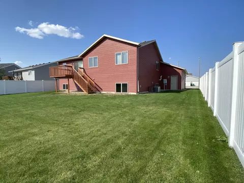 217 Brandenburg Loop, Bismarck, ND 58504 photo 4
