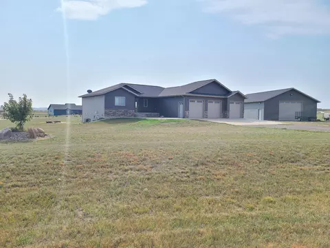 2464 Helen Dr N, Mandan, ND 58554 photo 2