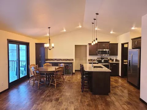 2464 Helen Dr N, Mandan, ND 58554 photo 11