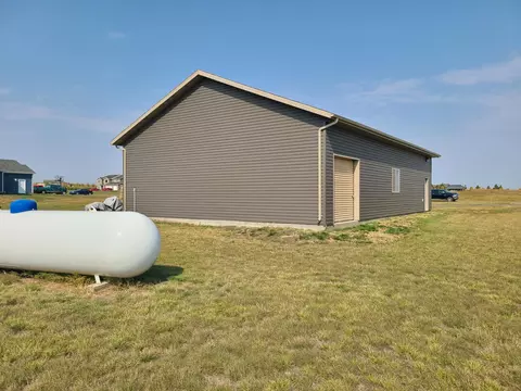 2464 Helen Dr N, Mandan, ND 58554 photo 4