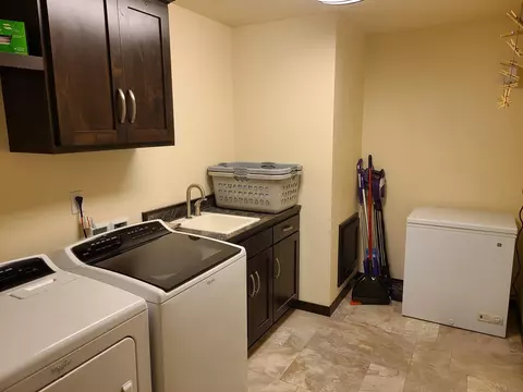 2464 Helen Dr N, Mandan, ND 58554 photo 23