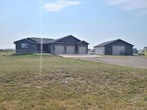 2464 Helen Dr N, Mandan, ND 58554 photo 3