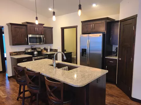2464 Helen Dr N, Mandan, ND 58554 photo 9