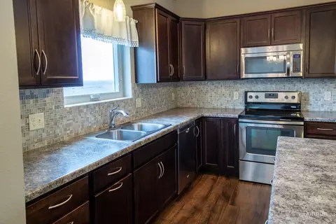 4509 Corvette St NW, Mandan, ND 58554 photo 8