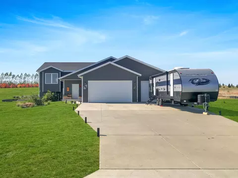 6606 Tiffany Dr, Bismarck, ND 58504 photo 1