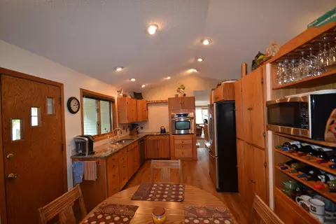 2429 Stevens St, Bismarck, ND 58503 photo 6