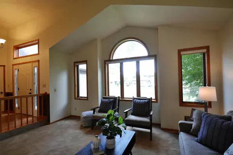 3209 46th Ave SE, Mandan, ND 58554 photo 2