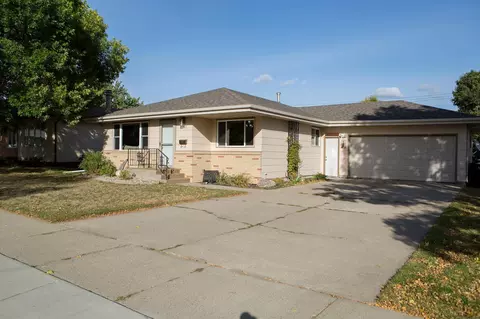1045 N 29th St, Bismarck, ND 58501 photo 2