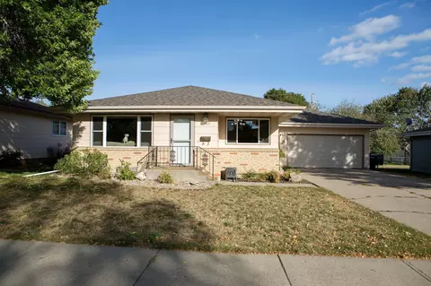 1045 N 29th St, Bismarck, ND 58501 photo 1