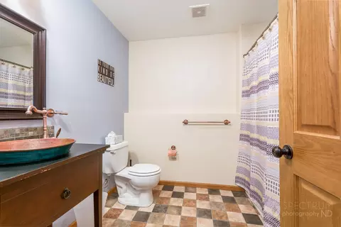 3008 Plainview Dr SE, Mandan, ND 58554 photo 19