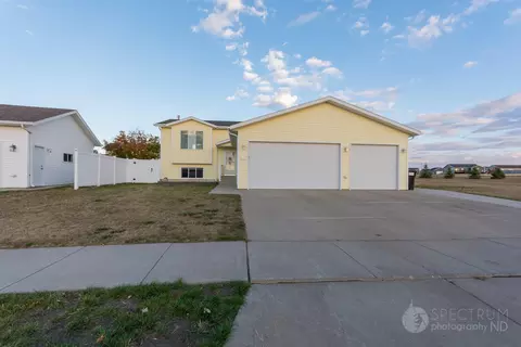 3008 Plainview Dr SE, Mandan, ND 58554 photo 25
