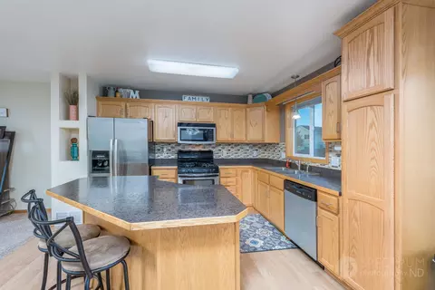 3008 Plainview Dr SE, Mandan, ND 58554 photo 8