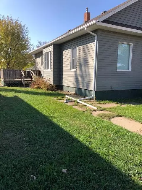305 Main St, Hebron, ND 58638 photo 2